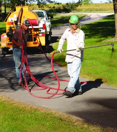 700 gal.-capacity trailers are easily pulled by most ¾-ton or 1-ton pickup trucks, whereas a 700 gal. skid would require a 1.5-ton truck to safely haul its more than 9,000 lb. weight.