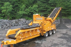 To maximize grinder performance, inspect the conveyor belt tracking and infeed chains daily prior to use. Also inspect teeth and replace as needed.