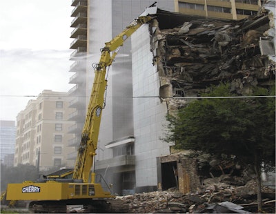 Cherry Demolition had to demolished the 7-story Savoy Hotel in Houston without damaging the nearby buildings and minimizing impact to Main Street infront of the demolition site.