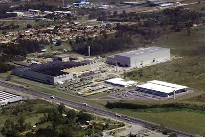 Liebherr Brasil GMO LTDA includes four divisions: Earthmoving Equipment, Mining, Maritime Cranes and Construction Cranes and Mixing Technology. To handle these varied engineering and manufacturing activities, the plant in Guaratingueta has a total production area exceeding 1,250,000 sq. ft.