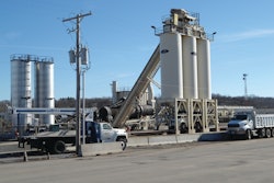 Hot Mix Materials, located in Kansas City, MO, operates a Tarmac, Intl. counter-flow drum mix plant that produces 300 tons per hour.