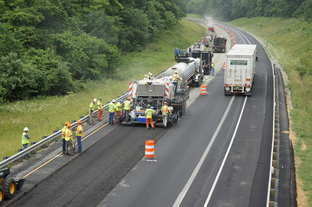 Wirtgen 3800 CR recycles in-place lane of I-81 in Virginia in landmark pavement recycling project.