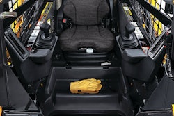 The John Deere E Series even features a courtesy light that stays on for up to 90 seconds after the skid steer is shut down, illuminating the way for easy exits.