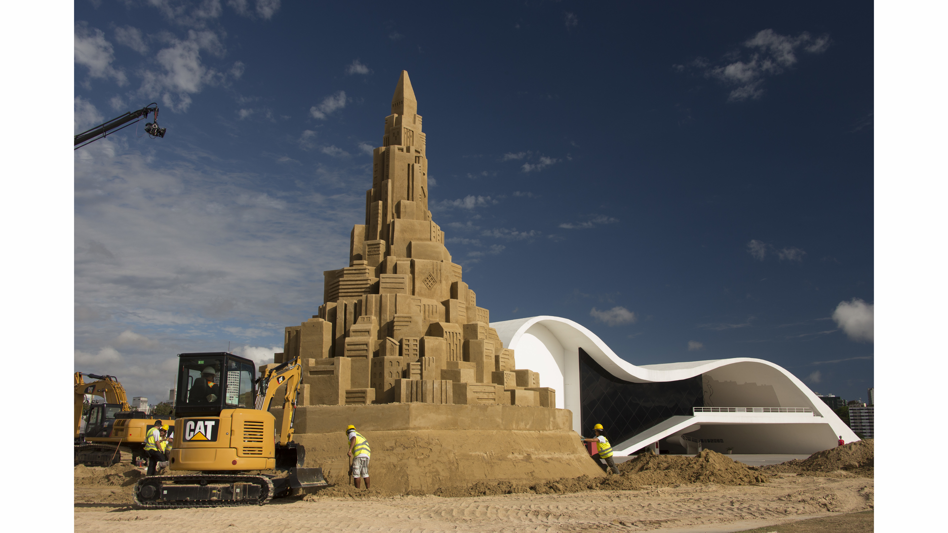 Caterpillar sent its team of top demonstration operators to work with sand sculptors in Rio de Janeiro to capture a world record.