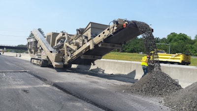 When setting up a mobile crusher, it must be level. If the machine is unlevel left to right, this will cause increased wear on all components from the feeder, to the screens, crushing chambers and conveyor belts.