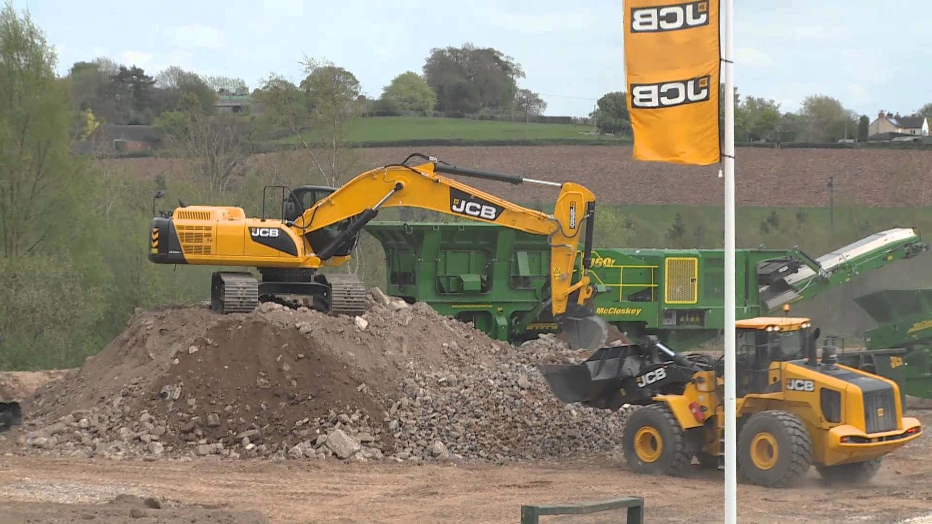 Video: JCB JS360 Crawler Excavator