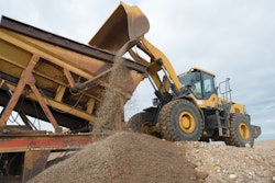 At work in the rock pit, the LG959's 4.0-cu.-yd. bucket size has increased efficiency, feeding the wash plant with up to 193 US tons of rock and gravel per hour.