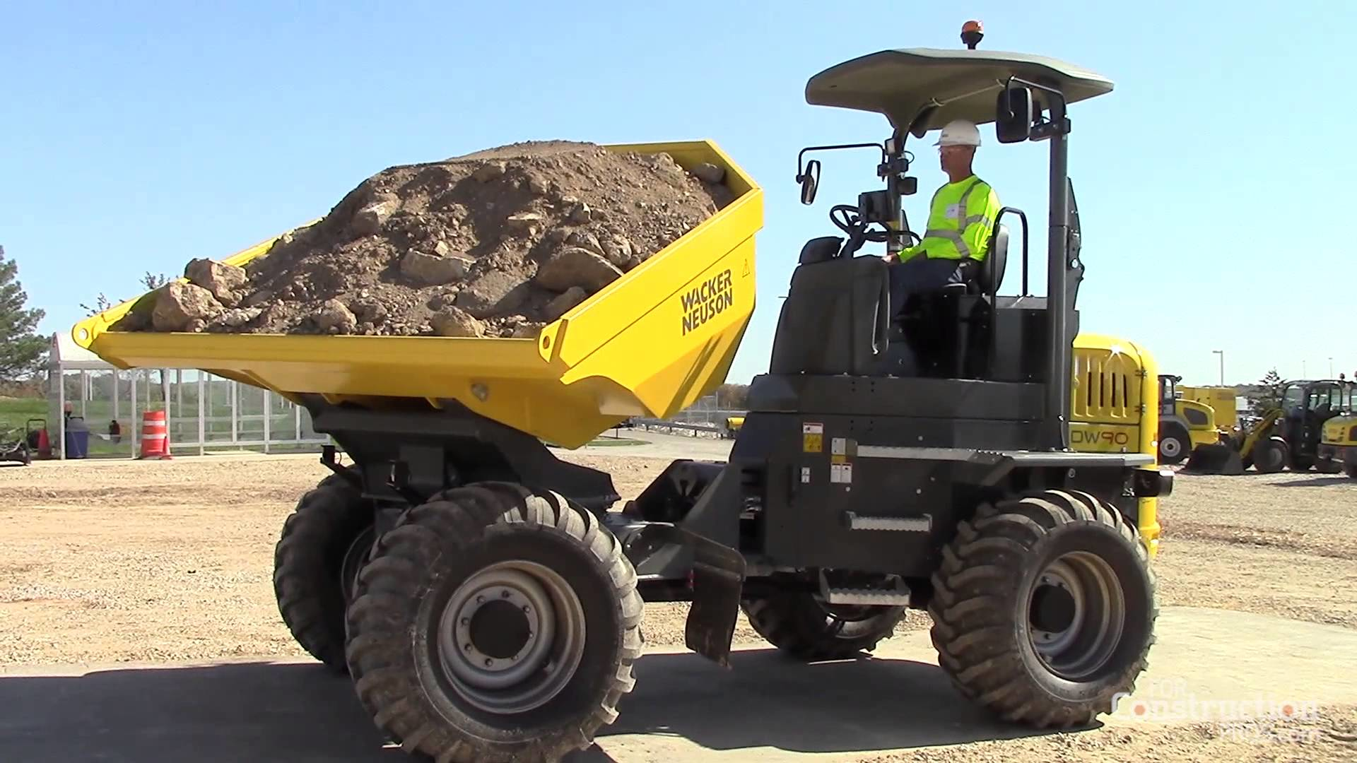 [VIDEO] Wacker Neuson Dumpers Carry Full Payloads in a Small Footprint for Confined Jobsites