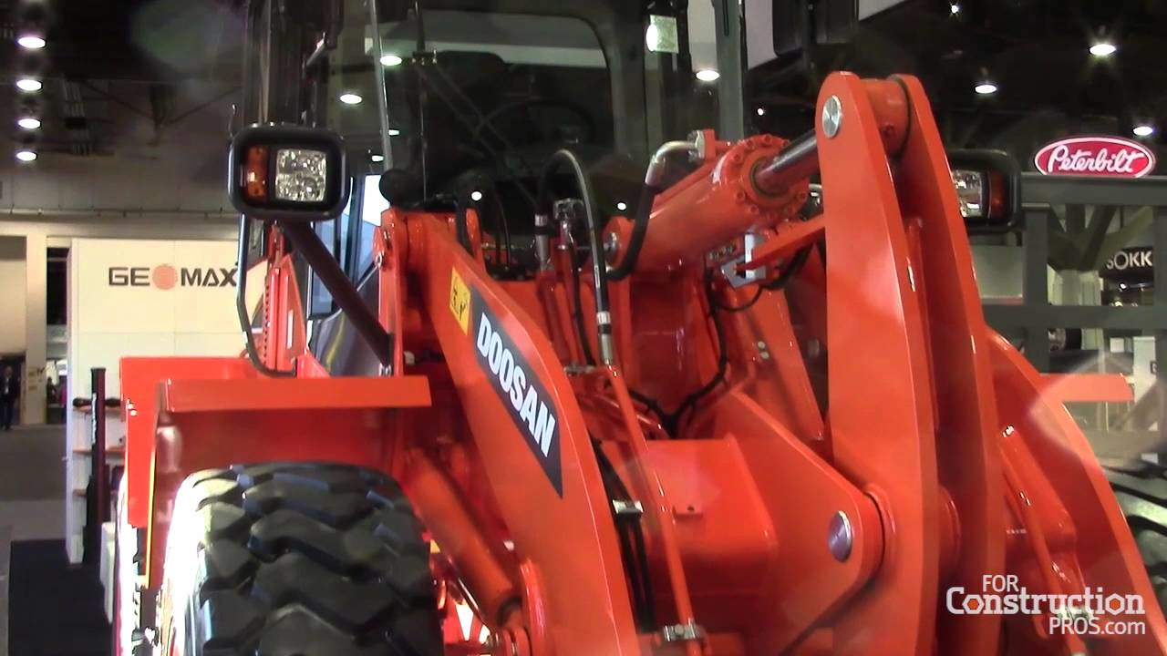 [VIDEO] Doosan DL220 Wheel Loader Improves Fuel Economy with 6-cylinder Engine