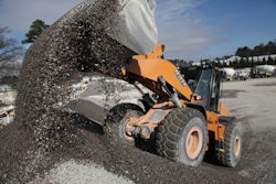 The 921F is equipped with a 6.7-liter Tier 4-certified engine that provides optimal horsepower, quick throttle response and greater torque.