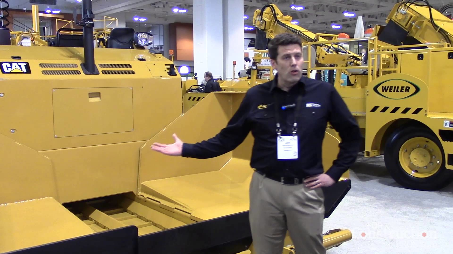 [VIDEO] Features of the New Caterpillar AP355F Tracked Asphalt Paver