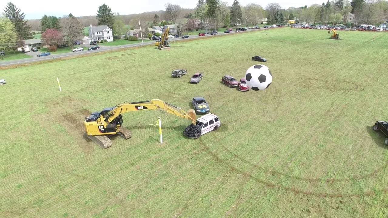 [VIDEO] Car Soccer with Excavator Goalies