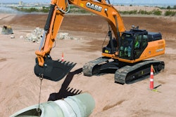 The operator should be be able to maintain visibility into the hole or trench as the load is being lowered. Position the machine so the lowering is done over the end of the machine and not over the side.