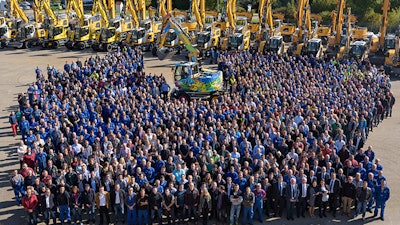 The 75,000th excavator produced at Liebherr-Hydraulikbagger GmbH was unveiled to the staff during a celebratory event in the production plant.