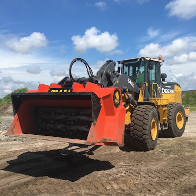 The City of Kissimmee, FL, took delivery of a Transformer Screener Crusher bucket with Top Screen.