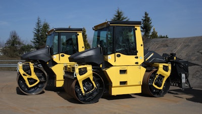 As part of the 360° technology concept, BOMAG presented new Tango4 technology for tandem rollers with pivot steering.