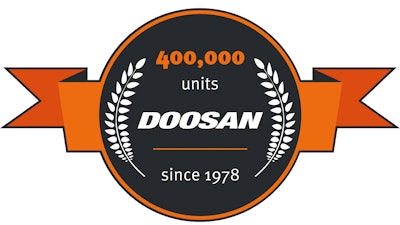 Doosan 400000 Units Logo 2018