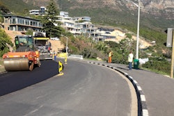 The proper recipe and professional BSM producing of the Wirtgen cold recycling mixing plant were the key factors for a successful project. Immediately after paving with a Vögele paver and compaction with Hamm rollers, parts of Camps Bay Drive could be reopened to traffic.