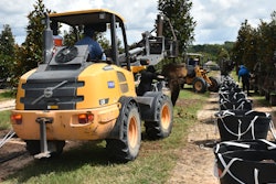Two separate hydraulic systems - one for steering and one for work hydraulics - ensure sufficient oil flow to move and maneuver through the rows of trees and articulate or steer while lifting out tree boxes.