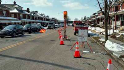 Designed for use on short-term projects, the Guardian SmartFlagger features a flag mounted to a barrier arm and red and yellow lights to reinforce the position of the flag.