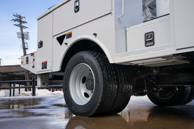 The Ford F-600 uses upgraded driveline and chassis components, as well as higher-weight-rated 19.5-in. tires and wheels to help it achieve a higher GVWR. TheF-600 delivers the capability of a Class 6 truck – including a maximum GVWR of 22,000 lbs. – in a Class 5 Super Duty package.