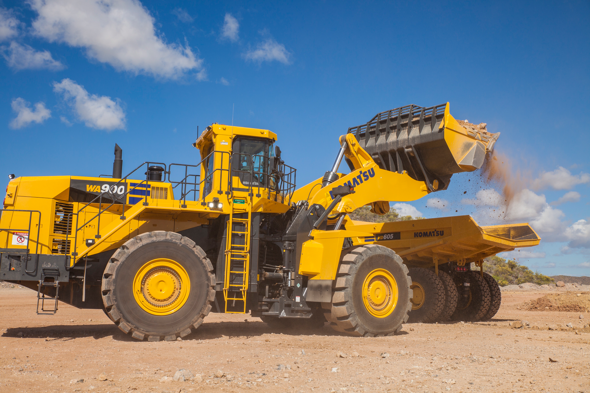 Komatsu Wa900 8 Loading Hd605