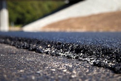 Oscillation rollers are particularly well suited for compacting asphalt when vibration should be minimized, for instance on thin asphalt lifts, bridge decks, near building foundations and concrete structures.