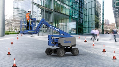 The Genie Z-45 FE hybrid boom lift combines the power and performance of 4WD diesel machines with the quiet, clean efficiency of 100% electric power.