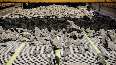 Maxim Equipment offers MAJOR’s variety of screen media solutions, including its signature FLEX-MAT high-vibration wire screens in tensioned and modular versions.