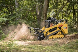 Caterpillar's largest compact track loader, the 299D3 XE, delivers outstanding performance when powering high production hydromechanical attachments like mulching heads. This machine supplies a 110-gross-hp engine that combines with a 40-gpm high-flow/high pressure hydraulic system, delivering a hydraulic horsepower rating of 94 hp.