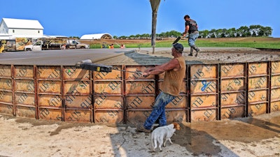 Battery powered roller screeds are typically lighter and more easily maneuvered than alternative methods. The ability to change spin direction at the push of a button allows operators to effortlessly screed clockwise or counterclockwise.