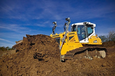 The Liebherr Operator Assistance Systems (OAS) offers three levels – Free Grade, Definition Grade and 3D Grade for 1D, 2D and 3D applications. Free Grade assists with creation of flat surfaces, ramps and dams. Definition Grade is for basically modelling of 2D surfaces. It operates without additional equipment such as GNSS receivers or base stations and provides automatic position control of the blade to a specified target inclination. 3D Grade offers automated six-way blade control for exact blade positioning to create 3D site models.