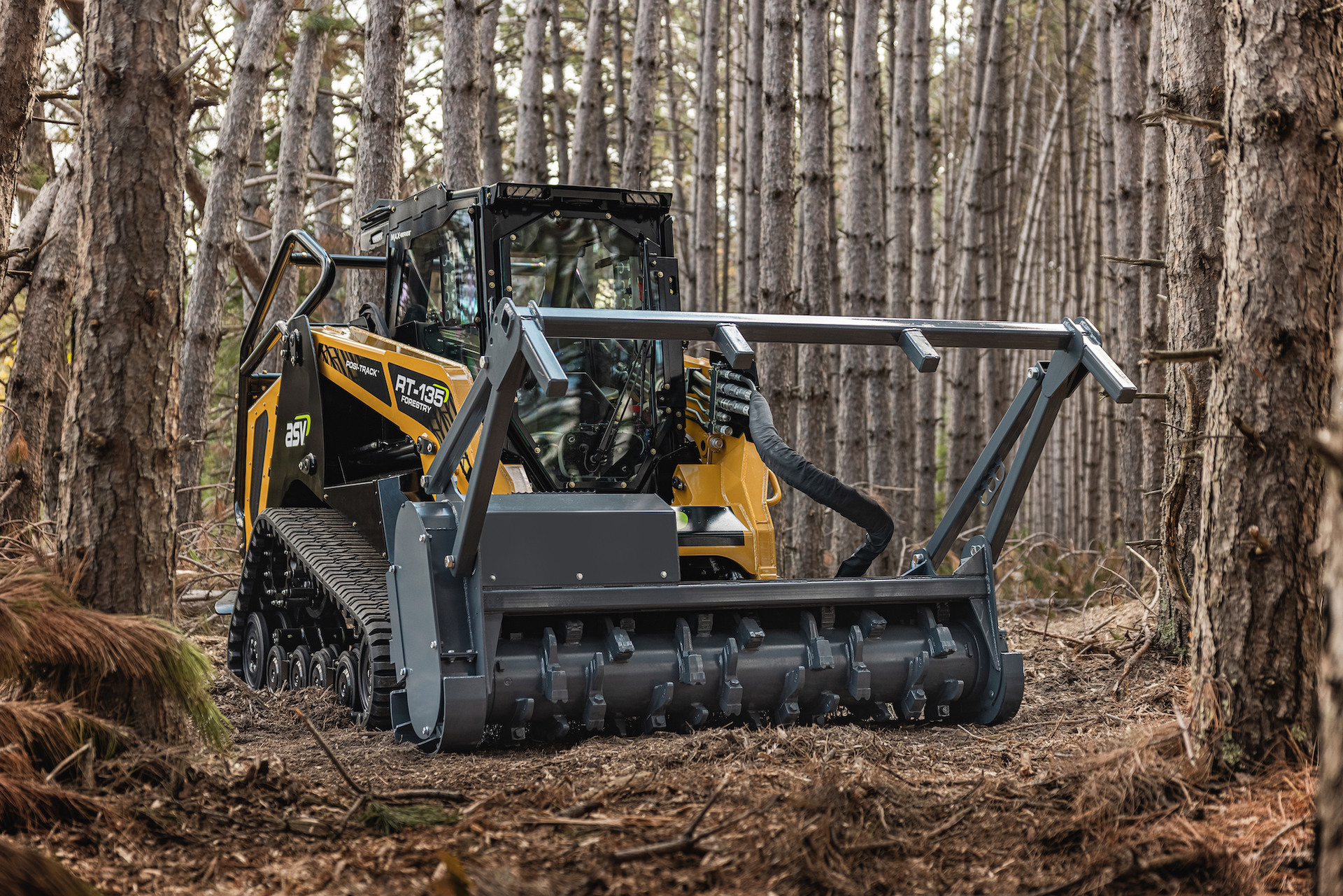 The RT-135/RT-135 Forestry builds on the powerful foundation of the RT-120, delivering 10% more horsepower and the highest hydraulic flow of any compact track loader.