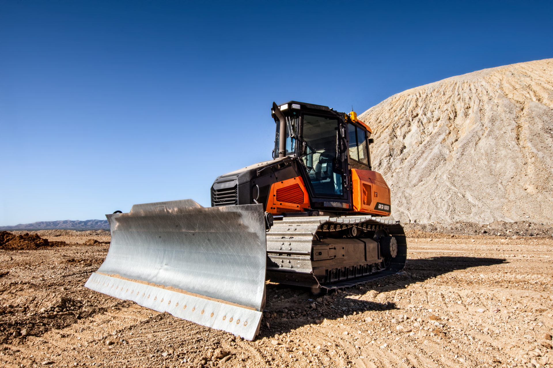 The 10-ton DD100 will be available in the third quarter of next year, followed by a 13-ton machine in 2023.