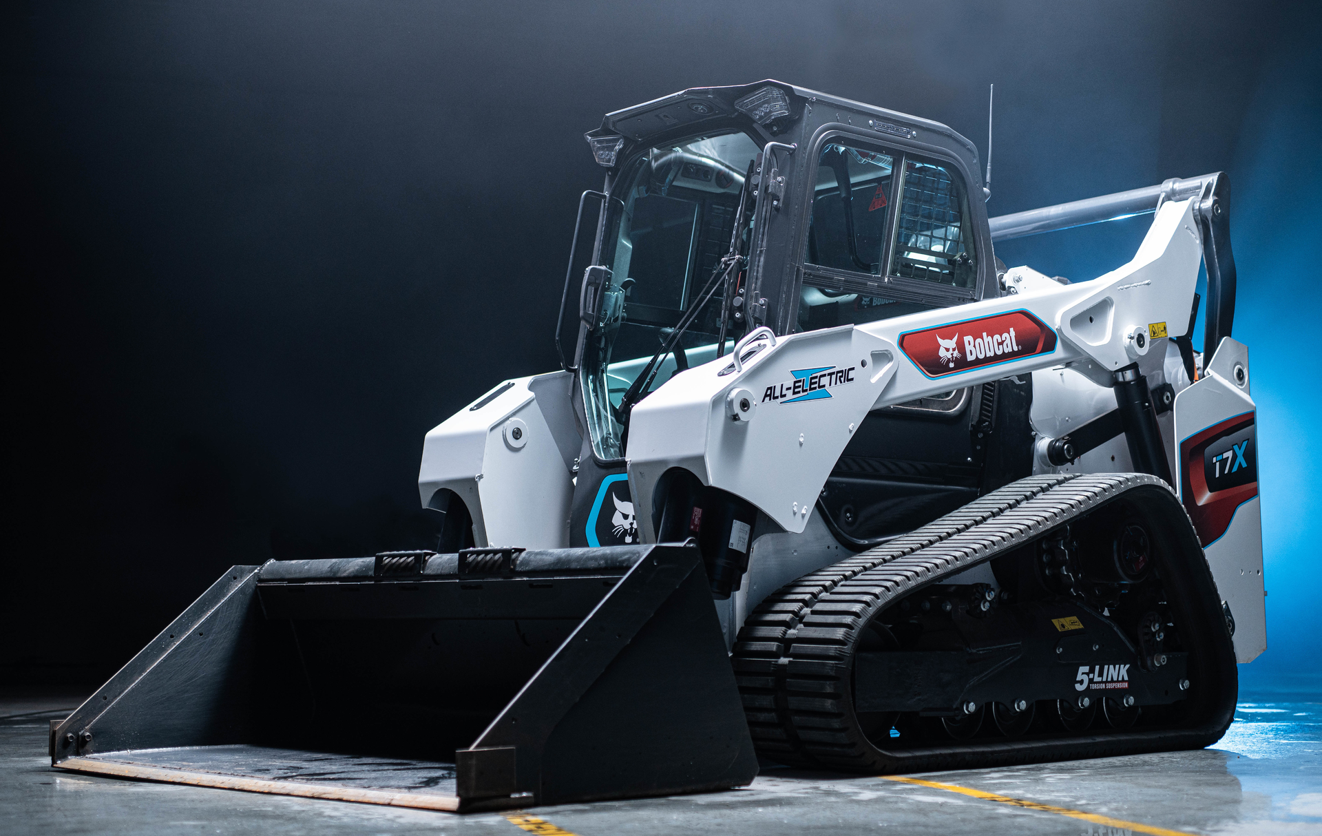 The unique design of the T7X has nearly 50% fewer parts than its diesel hydraulic equivalent. It&rsquo;s 10 times quieter than its diesel hydraulic equivalent.