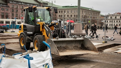 The popularity of battery-electric powertrains continues to gain traction. But to benefit from electrified machinery, you need to understand the impact of battery charging strategies.