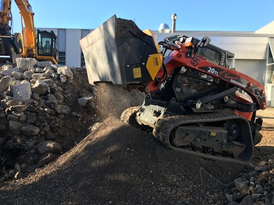 Designed and conceived for gardening, landscaping and urban construction projects, the new MB-HDS padding bucket can be used on loaders and skid steer loaders from 4.5 to 11 tons.