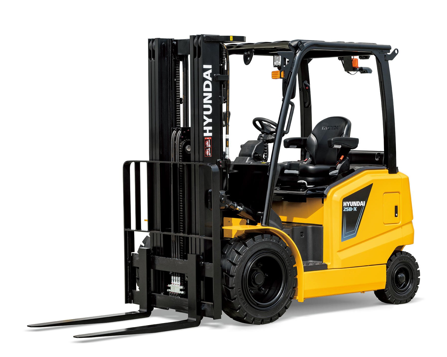 Powered by diesel fuel and lithium-ion batteries depending on the selected model, the new forklifts support lifting and transporting operations in busy jobsites.