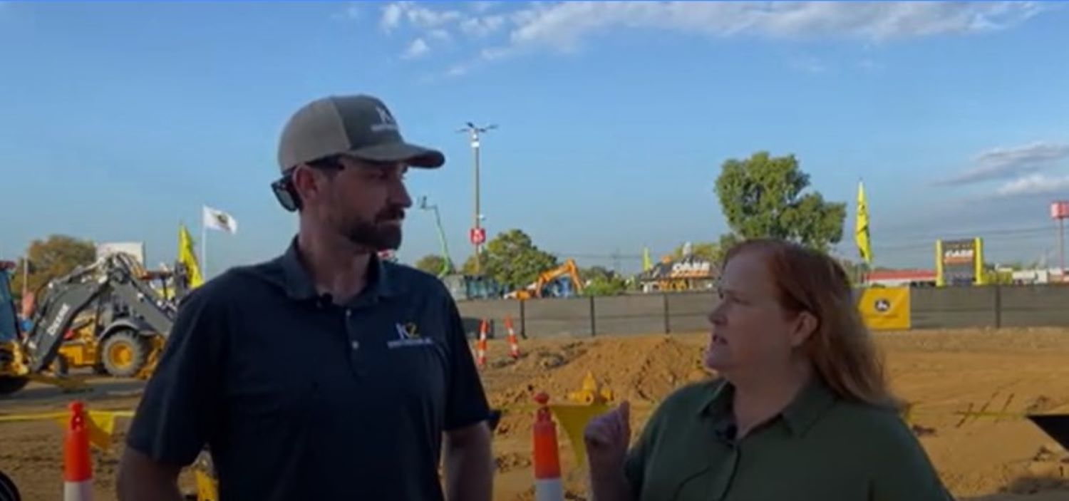 Thomas Karczmarczyk and Lori Ditoro discuss equipment technology.