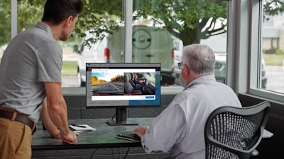 240112 Fp Fl11471724 Dashcam 2 Employees At Computer Screen In Office