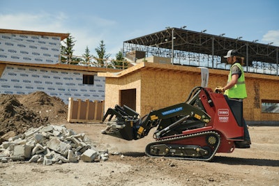 The Toro Dingo TX 1000 TURBO is equipped with a turbo-powered diesel engine and the new patent-pending Smart Power feature for engine, auxiliary and traction torque.