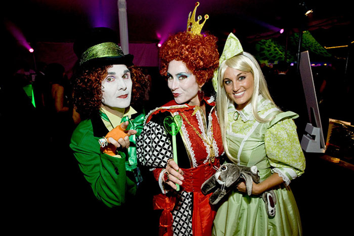 OfficeMax’s Green Tie Ball XXI, held September 15 at A. Finkl & Sons in Chicago and hosted by nonprofit organization Chicago Gateway Green, had an Alice in Wonderland theme. Roaming actors and performers from Redmoon Theater were dressed as characters from the story.