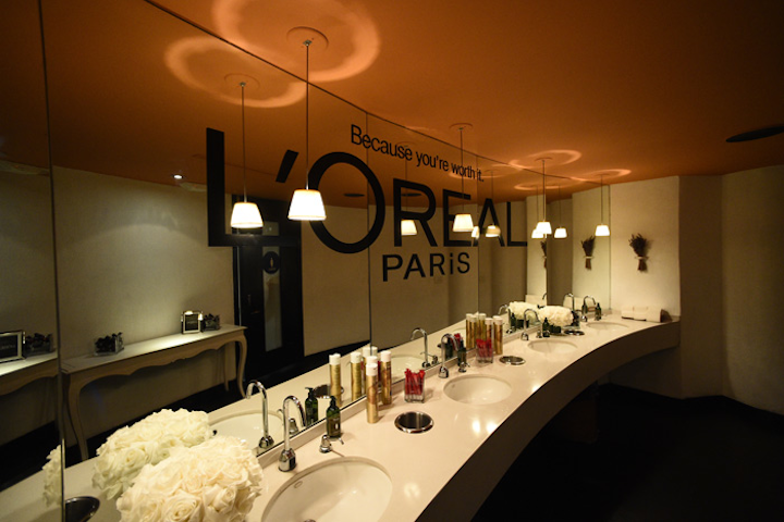 Presenting sponsor L’Oréal Paris offered its products in a logo-covered bathroom.