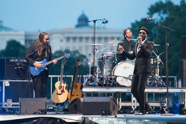 Aloe Blacc headlined the opening party, performing for a crowd of 6,000 on the National Mall.