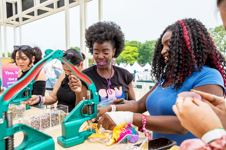 The activation’s roof deck offered views of the festival’s main stage, giveaways, and stations for guests to customize their merchandise.