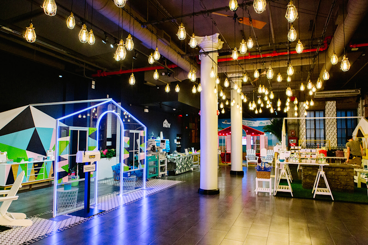 HGTV Magazine held its sixth annual Block Party on August 19 at Union Park in New York. The event space was designed to resemble a neighborhood, with six colorful, deconstructed houses that each showcased a different advertising partner. Rubik Marketing produced and designed the event.