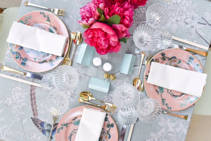 At the 2015 Met Gala, themed after the exhibit China: Through the Looking Glass, dinner tables covered with de Gournay tablecloths featured centerpieces of red peonies in blue and white porcelain vases and chargers holding gold-rimmed plates. Gold was used sparingly as to avoid being cliché. See more: How the Met Gala Avoided Chinese Clichés
