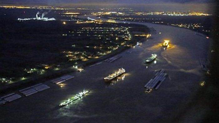 Mnet 116823 Oil Barge Spill
