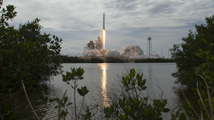 Mnet 107756 Spacex