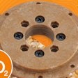 The new igus slewing ring bearing made of WPC impresses not only with its wooden look but also with its low CO2 footprint